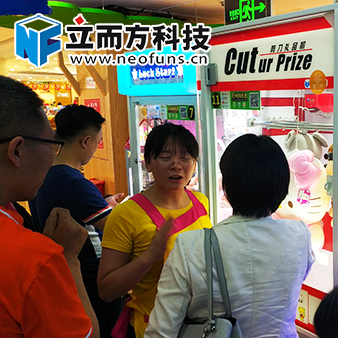 【立而方】娃娃機投放經營小貼示，投機不可取，娃娃機不能放香煙